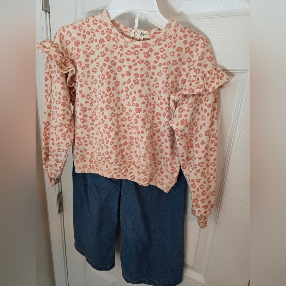 Jessica Simpson Pink Animal Print Ruffle Sweatshirt And Jeans
